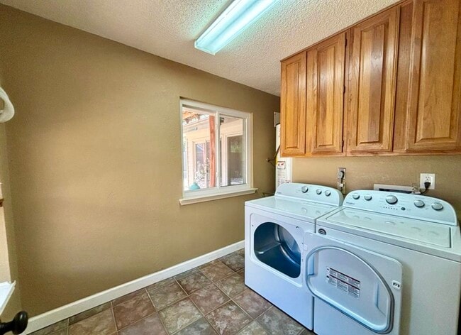 Building Photo - 2123 Streamhurst Ln