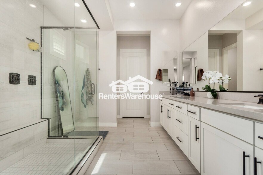 Building Photo - 7230 W Pinnacle Vista Dr