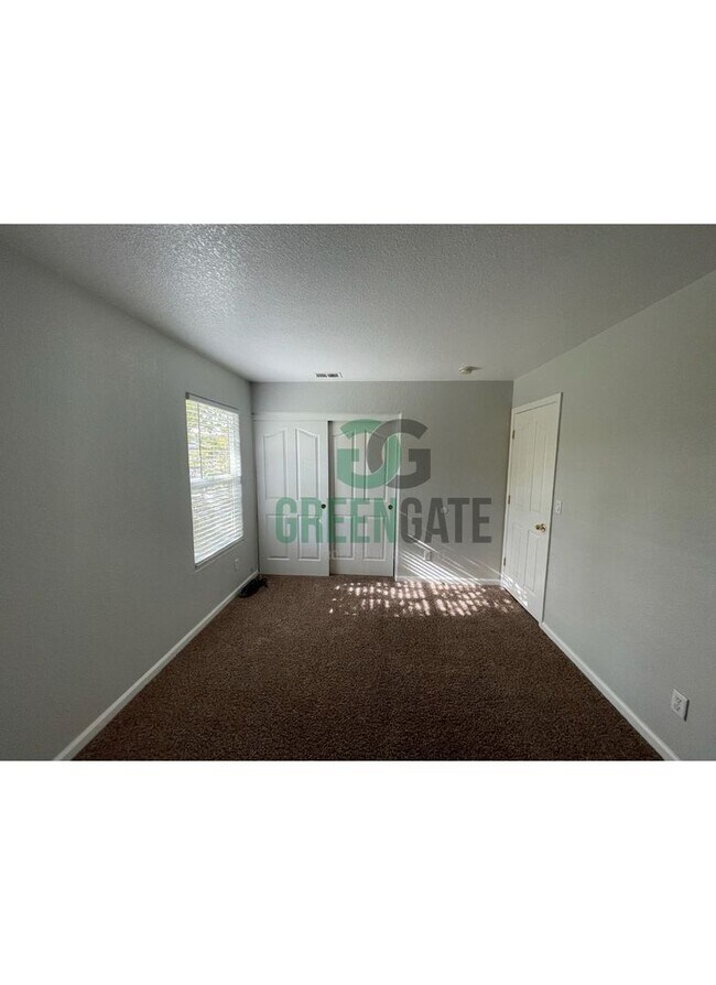 Building Photo - Two story 4 bedroom, 2.5 bath home in Stockton! AVAILABLE NOW!!