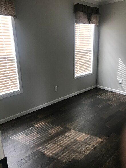 Large master - 656 Warner Ave