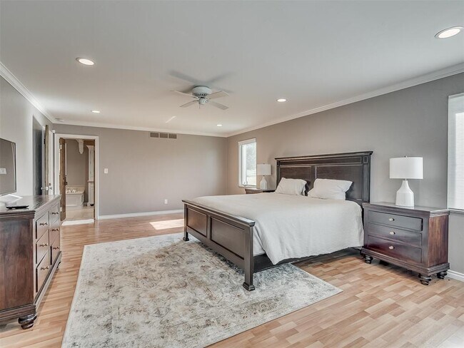 Building Photo - 1516 E Britton Rd