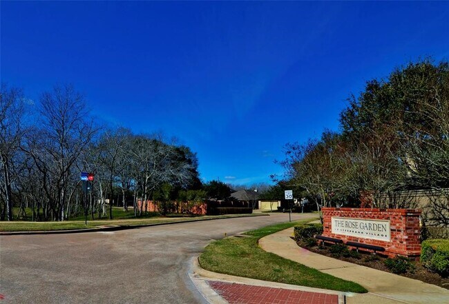 Building Photo - 11219 English Rose Trail