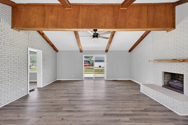 Building Photo - 960 Plum Springs Rd