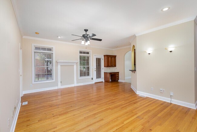 Building Photo - 1610 Elkhart Cir