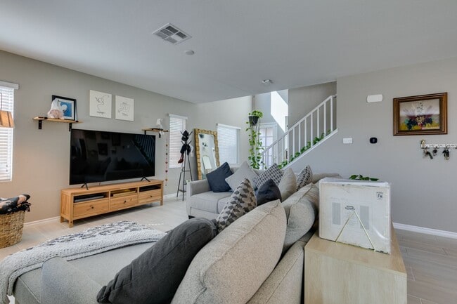 Building Photo - Gated, 4bed + loft with Bedroom and Full bathroom downstairs. Skye Canyon