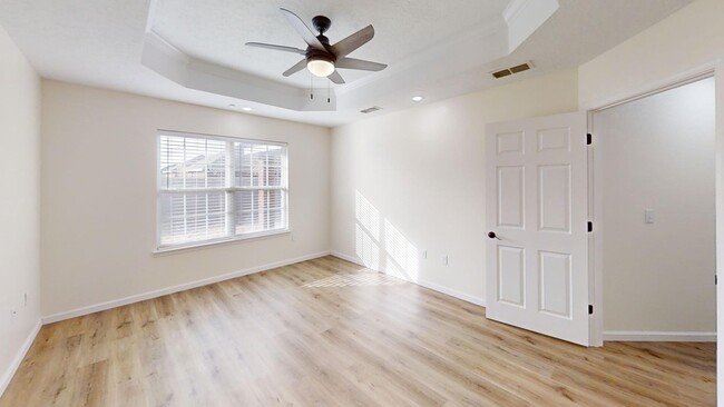 Building Photo - 2207 Boxwood Cir