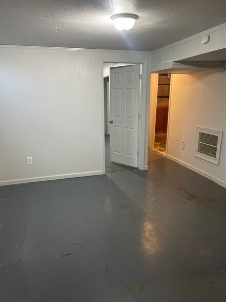 Building Photo - 415 N Providence Rd