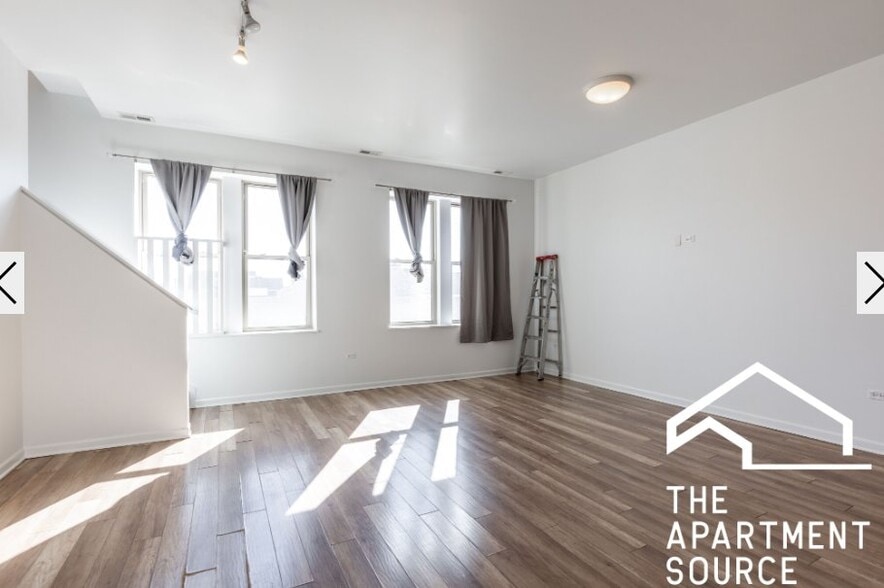 Building Photo - 2700 W North Ave