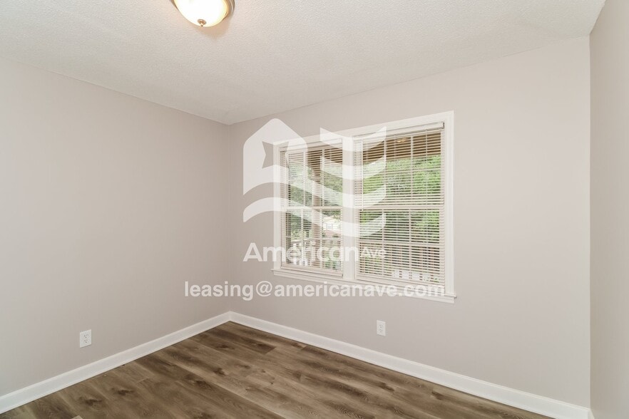 Building Photo - 7316 Pinedale Dr