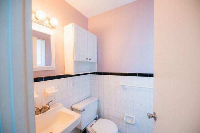 Building Photo - 315 S Mendenhall St