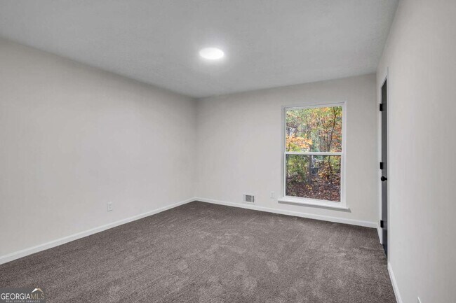 Building Photo - 6881 Hickory Hollow Dr
