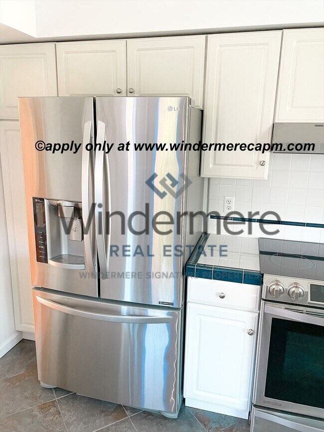 Building Photo - Charming Upper Land Park Home with Vintage...