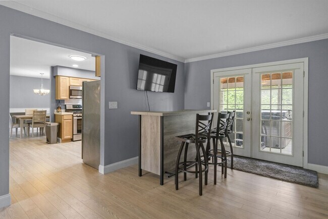 Building Photo - 2 Meadow Ln