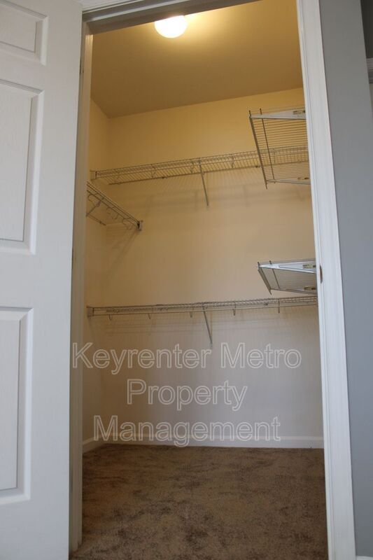 Building Photo - 1321 Karen Blvd