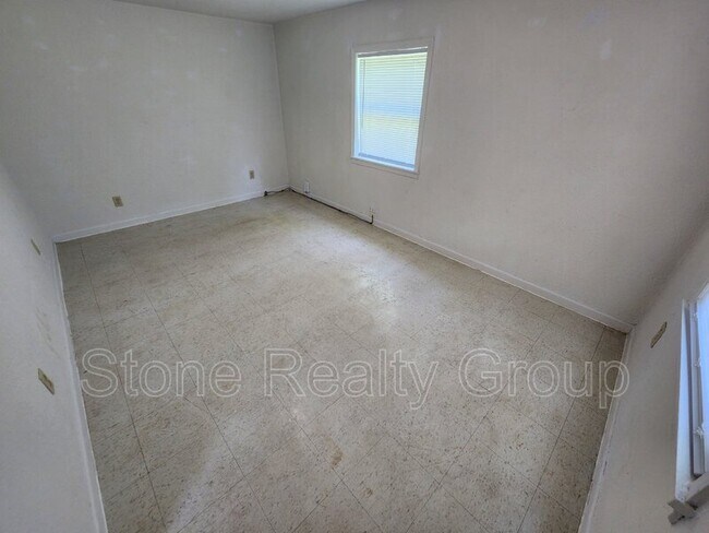 Building Photo - 512 N Virginia St