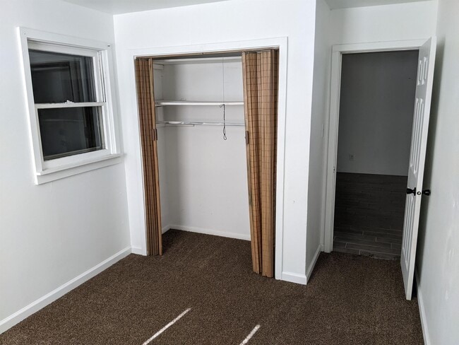 Building Photo - 1301 Sunset Dr