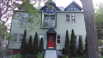 Building Photo - 400 6th St SE