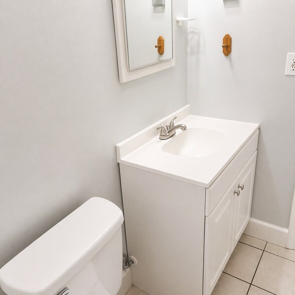 Building Photo - 208 12th Ave N