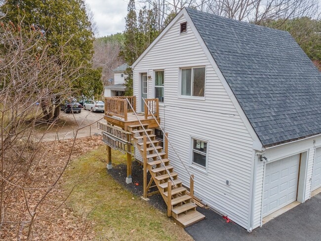 Building Photo - 212 Gilsum St