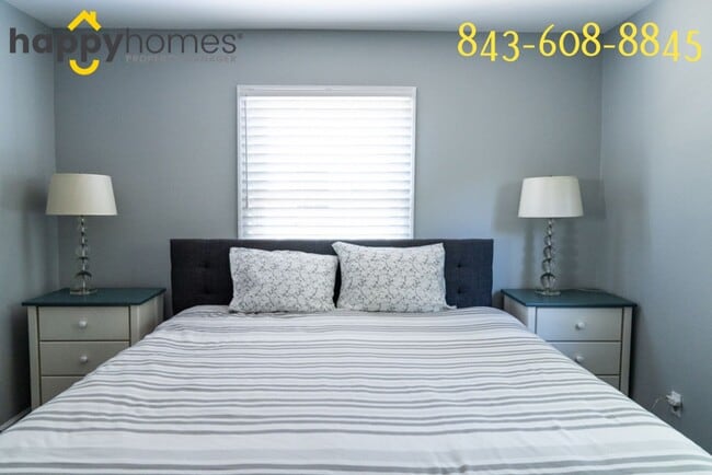 Building Photo - 2 bedroom 1 bath Cute bungalow in Riverlan...