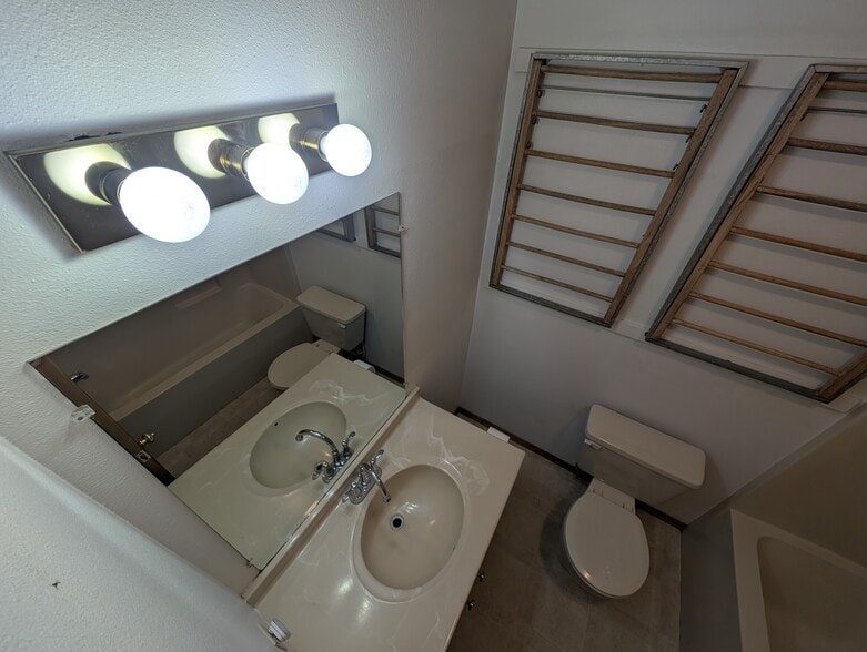Bathroom - 106 Spruce Ct