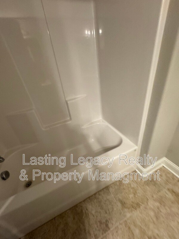 Building Photo - 837 Silver Leaf Dr