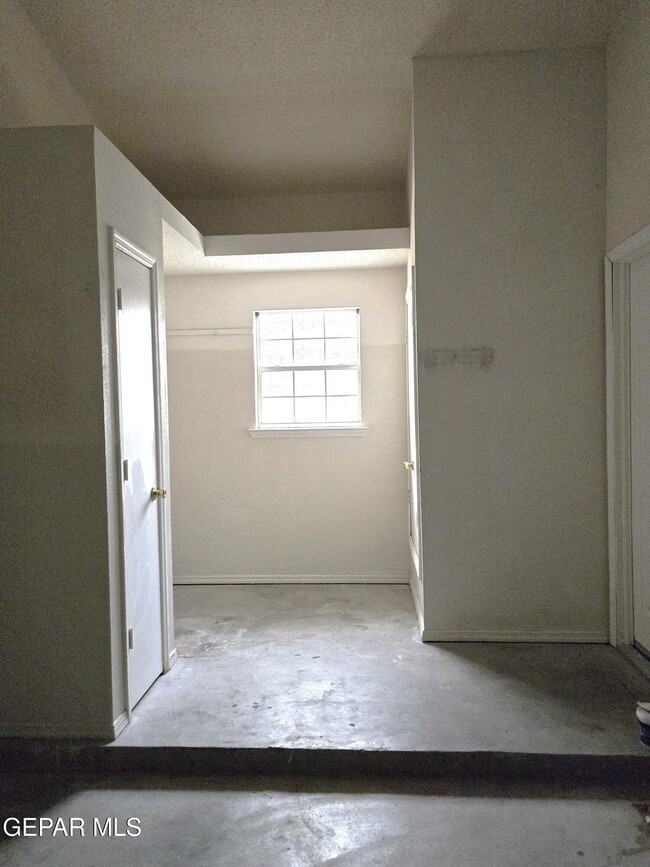 Building Photo - 709 La Chapa Ave
