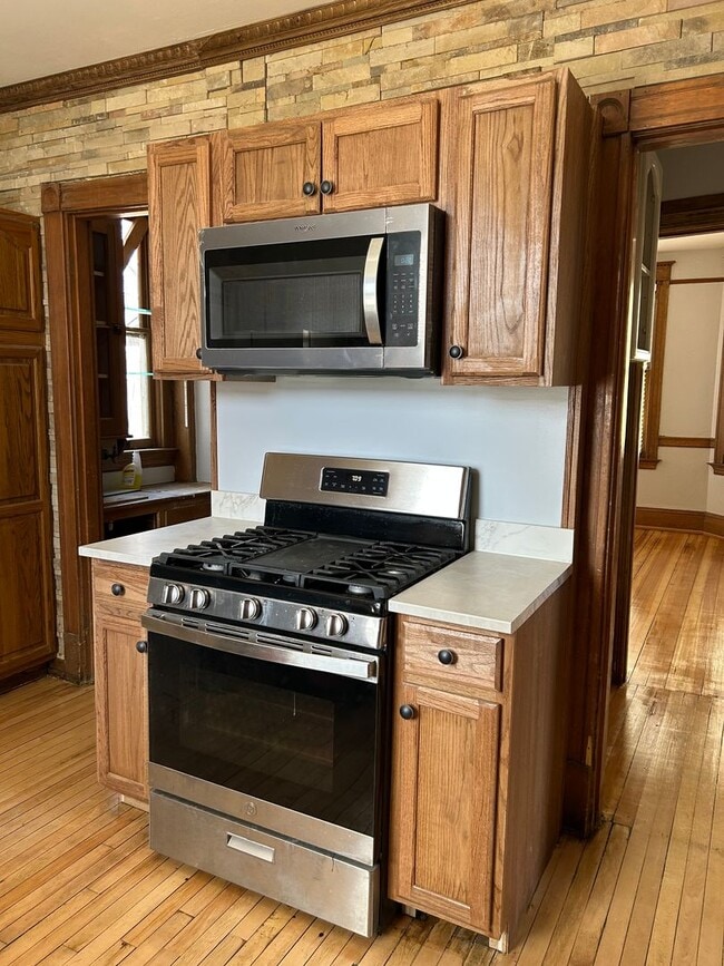 Building Photo - Historic Cheyenne Canyon Home