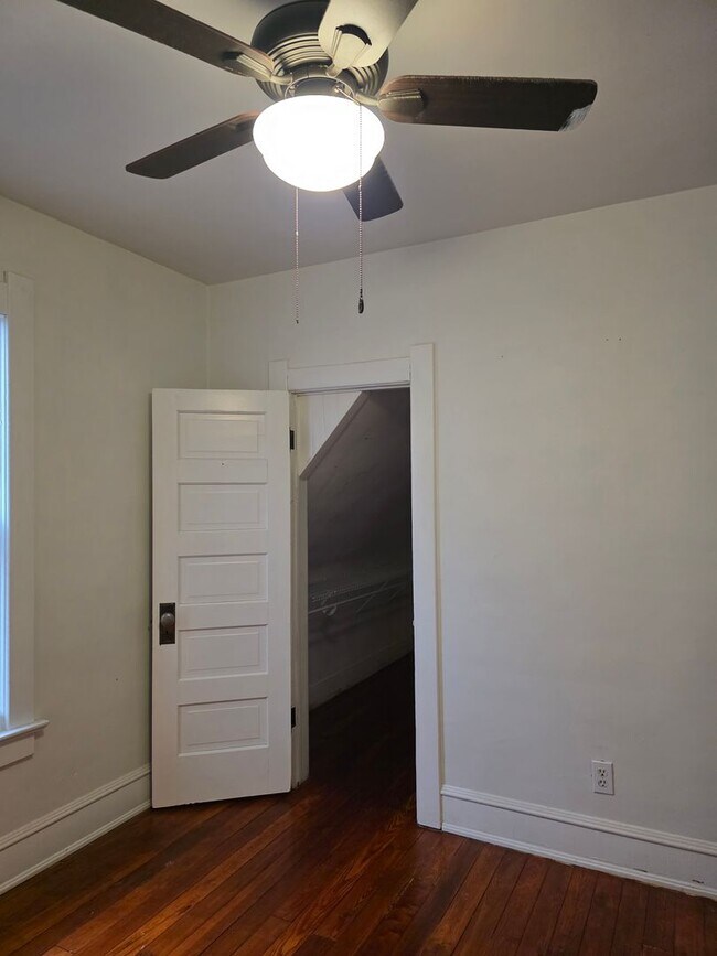 Building Photo - Three Bedroom Single Family Home in Toledo