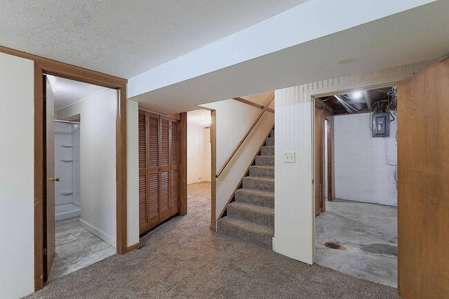 Building Photo - 375 S 44th St