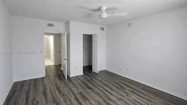 Building Photo - 2440 E Preserve Way
