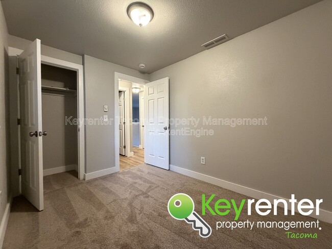 Building Photo - 2506 S Ash St