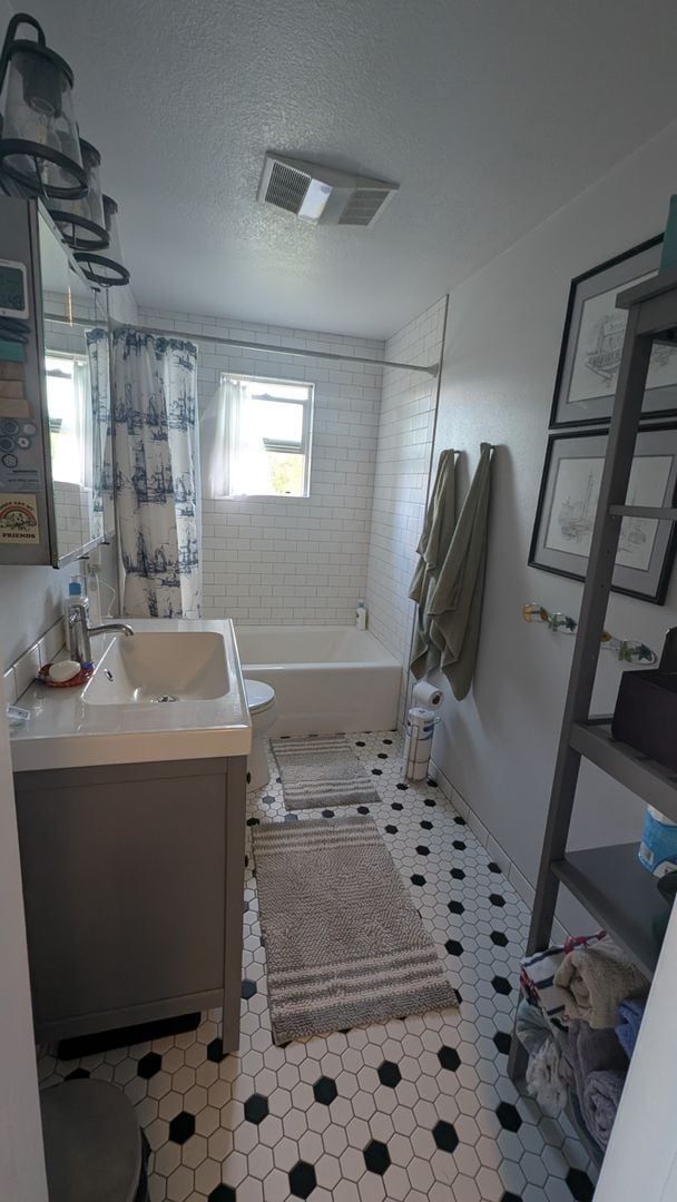 Building Photo - Our Western-Coastal Shabby Chic house Avai...