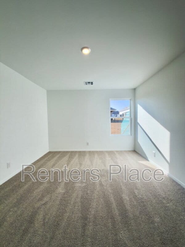 Building Photo - 1111 Raven Dr