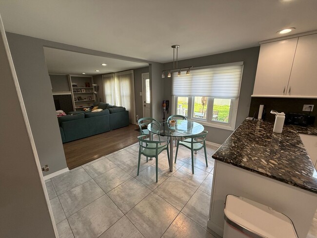 Building Photo - Large House in Cherry Hill East for Rent