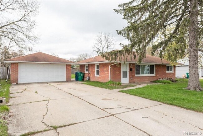 Building Photo - 31733 Kathryn St