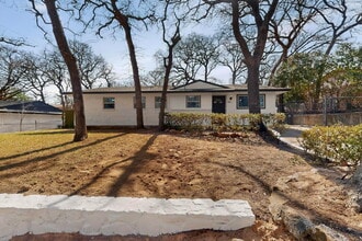 Building Photo - Charming 3-Bed Near TCU