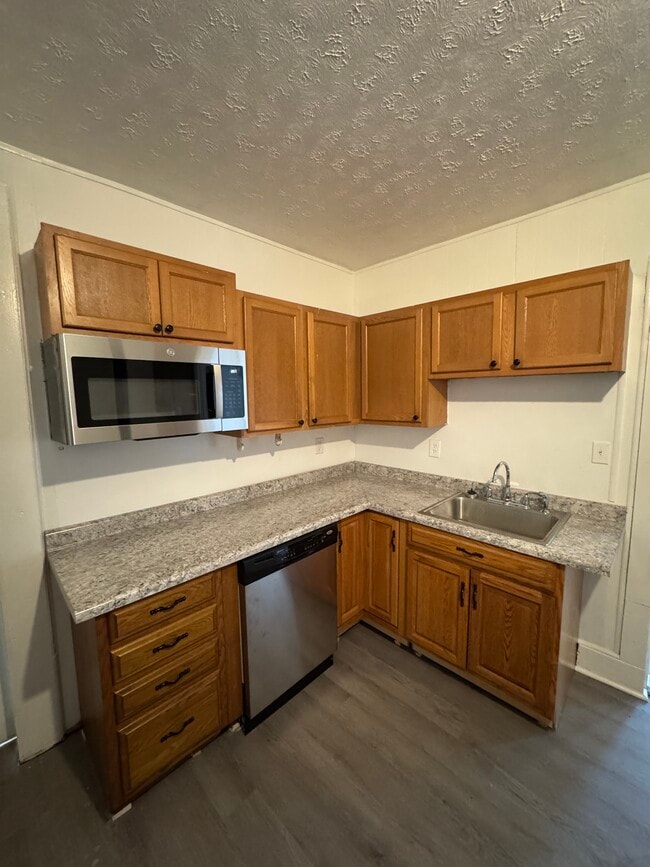 Building Photo - 460 Storms Ave