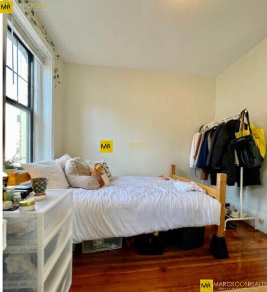 Building Photo - 54 Babcock St