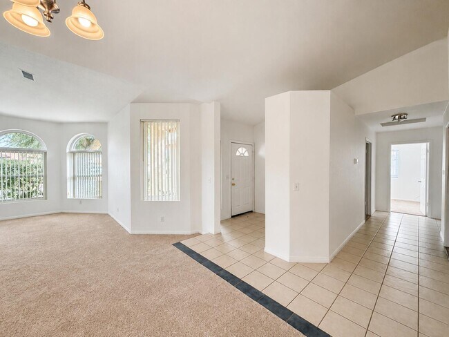 Building Photo - 68412 Descanso Cir