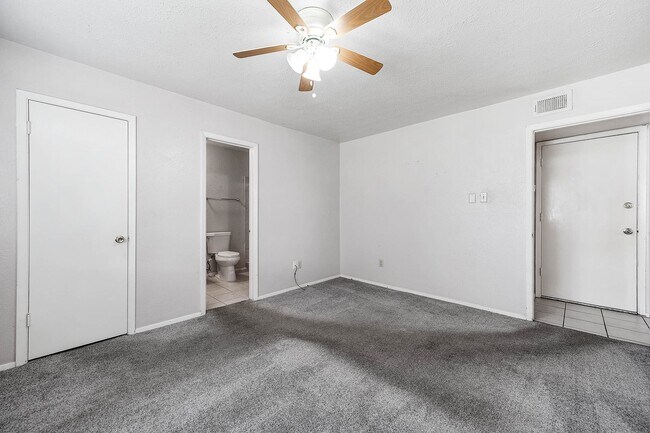 Building Photo - 17035 Seven Pines Dr