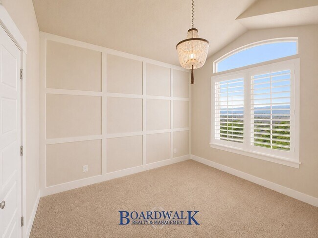 Building Photo - 793 Valley View Way