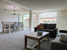 Building Photo - 540 Kelton Ave