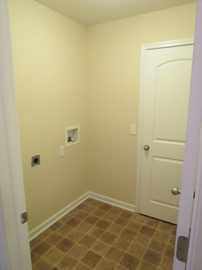Building Photo - 5682 Alliance Way