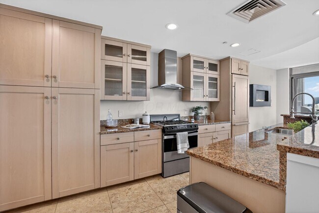 Building Photo - 1 Miranova Pl