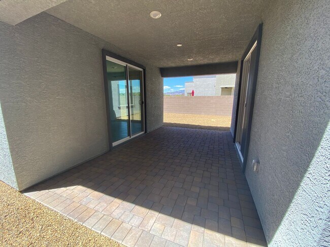 Building Photo - Beautiful 4 bed/3.5 bath home located in N...