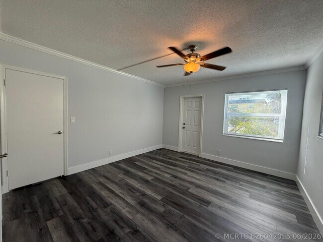 Building Photo - 2121 NE 42nd Ct