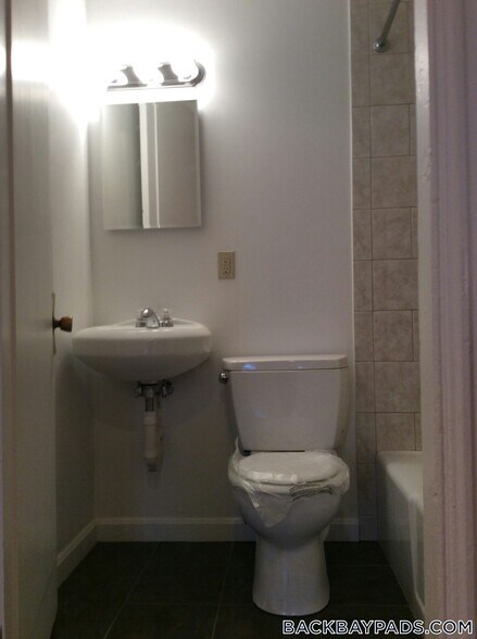 Building Photo - 272 Newbury St