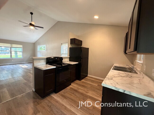 Building Photo - 1331 Valley Creek Ln