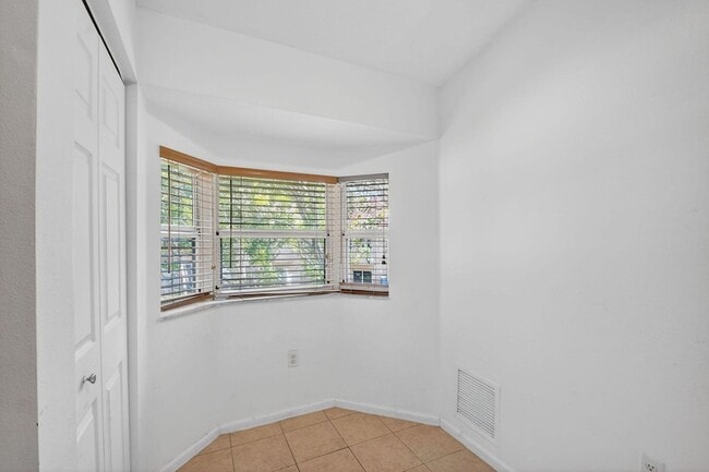 Building Photo - 3790 N Jog Rd